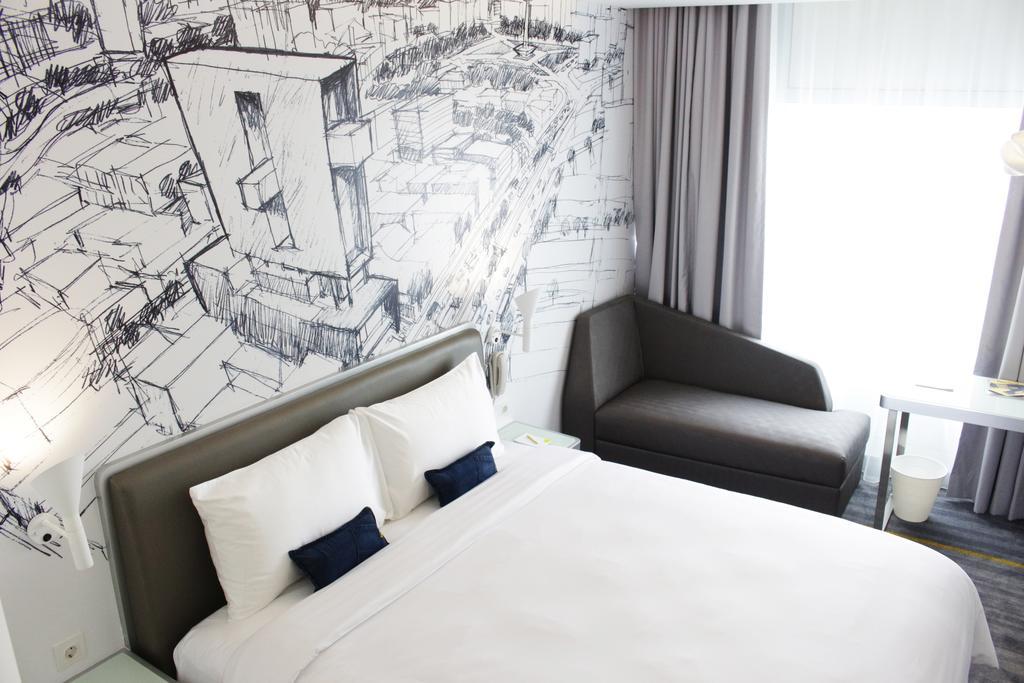 Hotel Yello Harmoni Jakarta