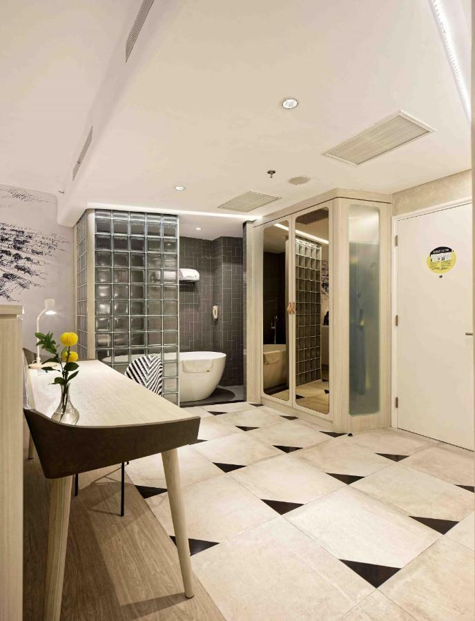 Yello Harmoni Hotel