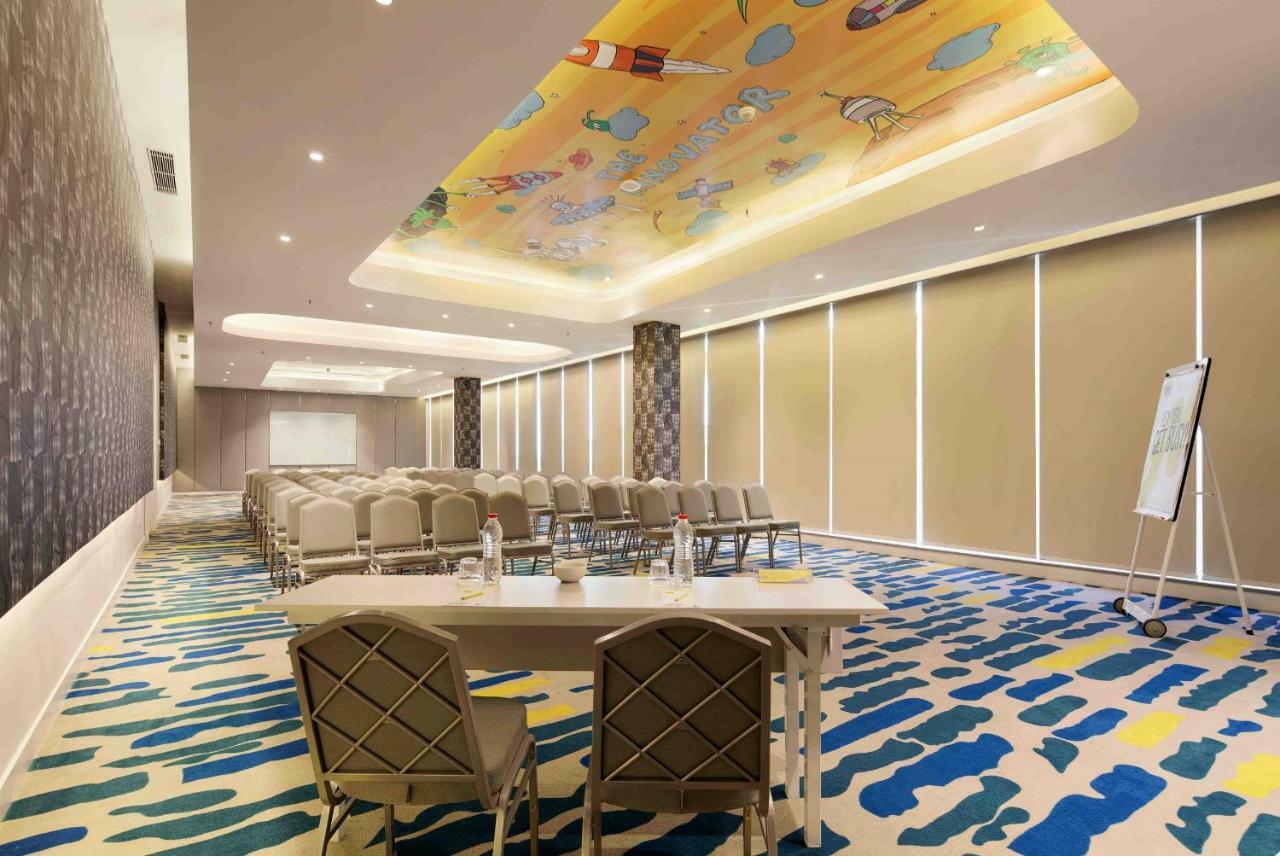 Yello Harmoni Hotel