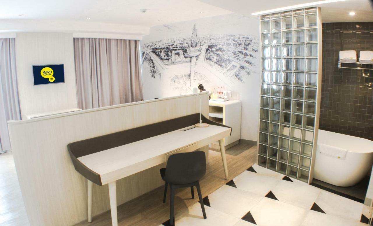 Yello Harmoni Hotel Jakarta